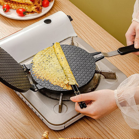 Crêpière - Double-face a un revêtement antiadhésif, ce qui empêche vos crêpes de coller, facilitant ainsi leur retournement et leur démoulage.