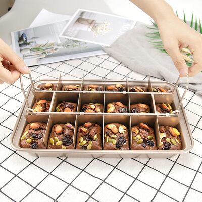 Le moule à brownie – séparateur permet de cuire et de découper vos préparations en portions égales.