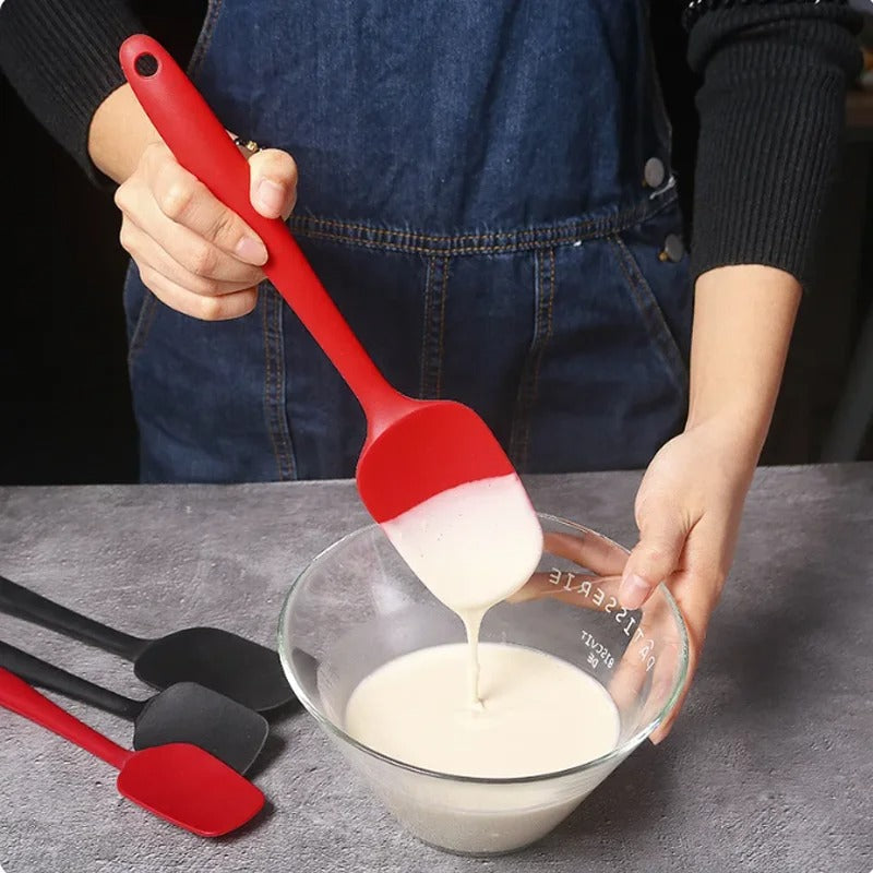 La spatule siicone est flexible et facile à utiliser.